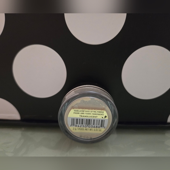 5/$25✨️Laura Mercier Setting Powder✨️ - Picture 3 of 3